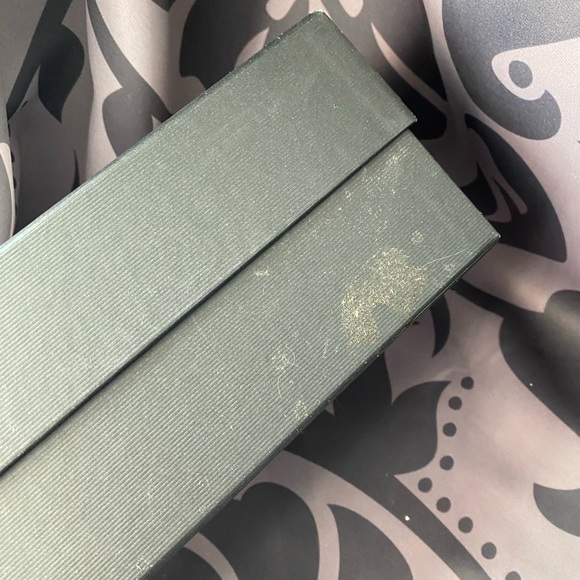 Authentic Gucci Black & White Gift Box - Picture 9 of 9